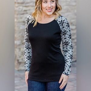 NWT Michelle Mae Black & Gray Snowflake Pullover size XS